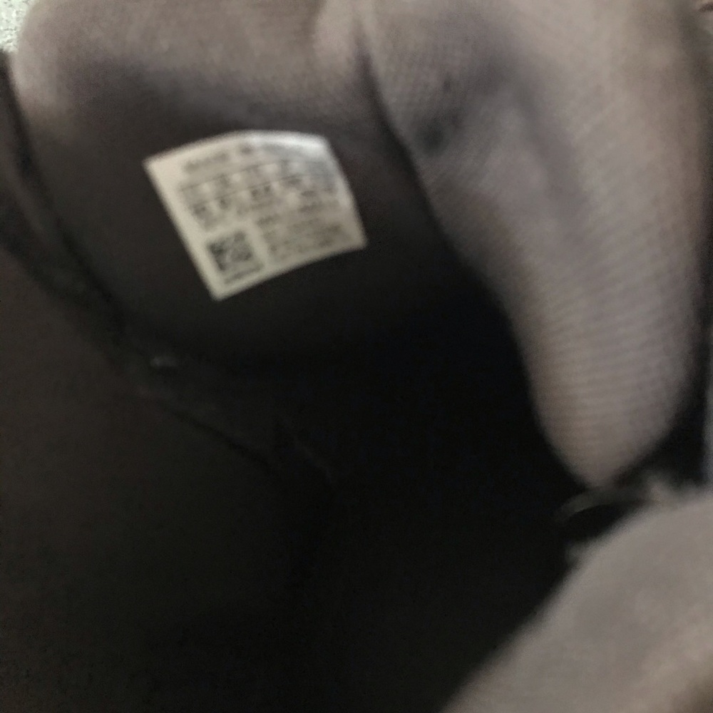 yezzy - Picture 2 of 3